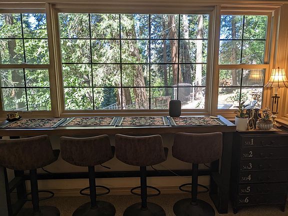 Living room - breakfast bar and stools included