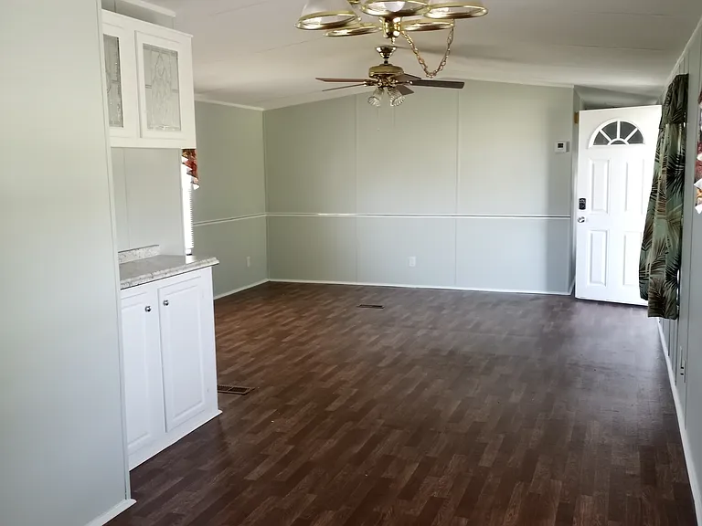1103 Lissie Ln — Photo 2