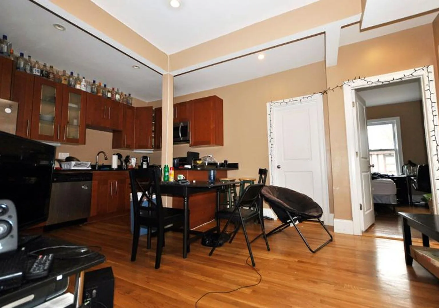 Renovated 5 Bed/2 Bath With Central Air Near B.U. — Photo 2