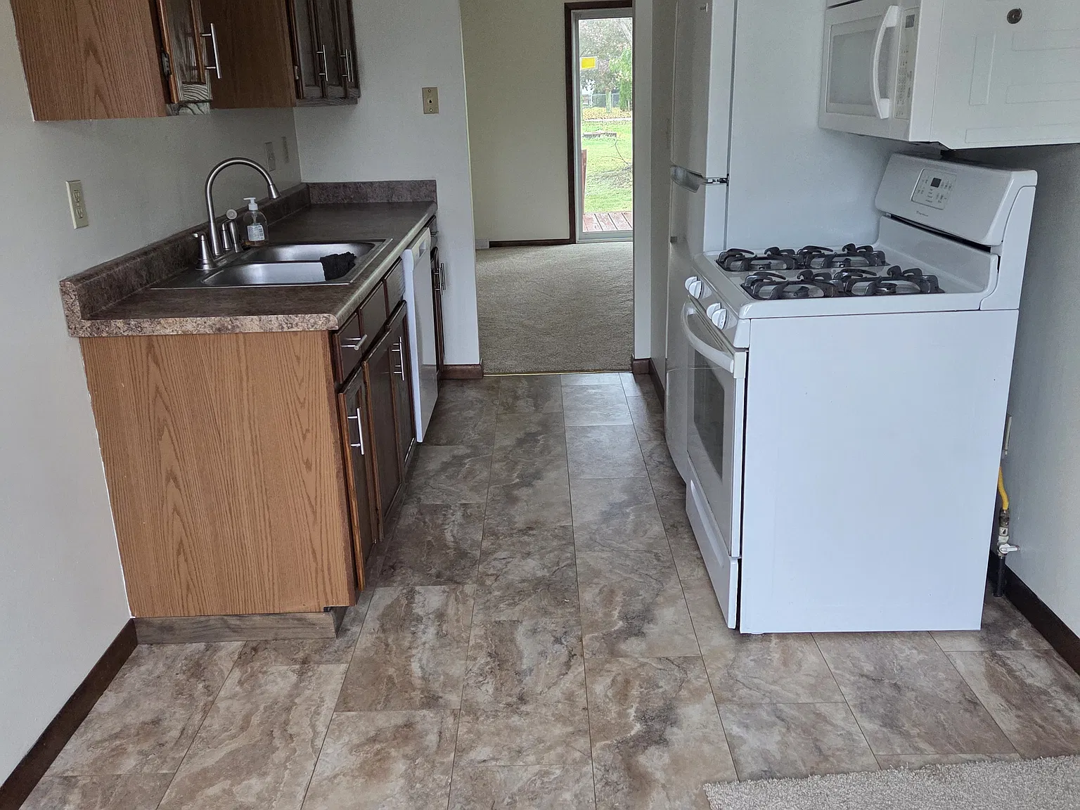2 bed, 1.5 bath, $975 — Photo 1