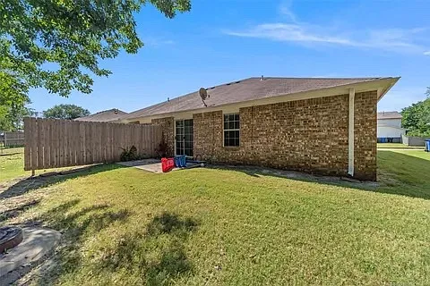 724 W El Paso St — Photo 3