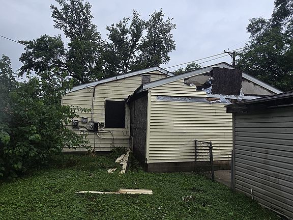 3rd image of 16725 Anthony Ave