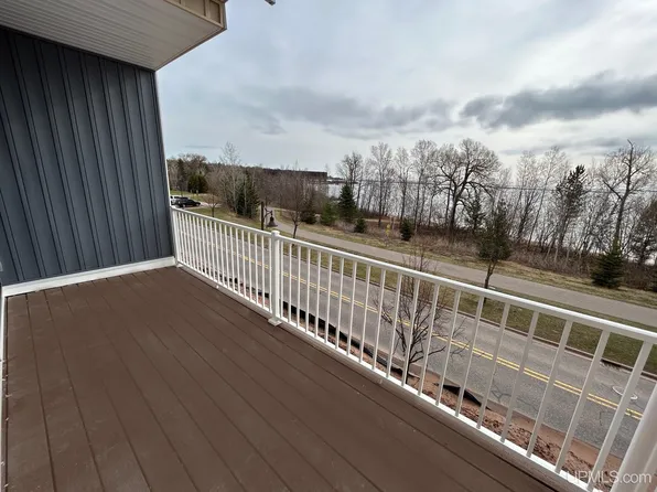 792 S Lakeshore Blvd, Marquette, MI 49855