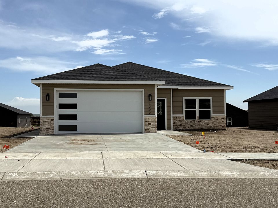 1st image of 3202 28th Ave W