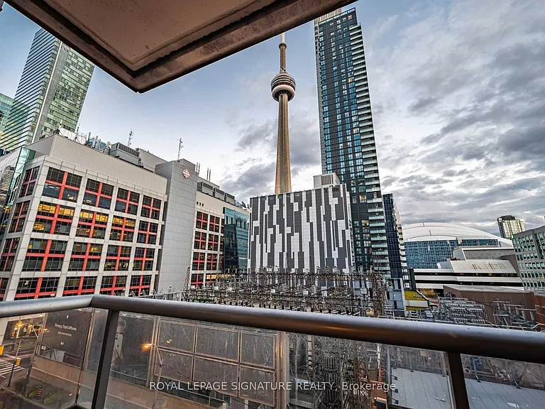 250 Wellington St W #632 — Photo 23