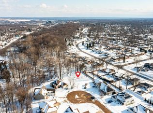 872 E Dawnwood Dr, Seven Hills, OH 44131