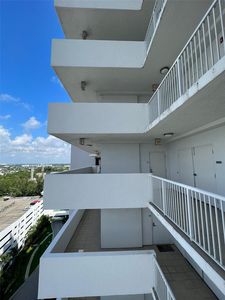 14951 Royal Oaks Ln APT 1708, North Miami, FL, 33181