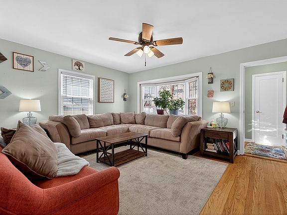 3rd image of 70 W 3rd St