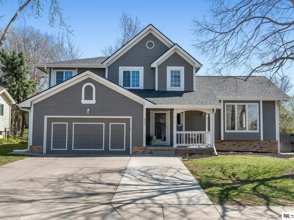 409 Fleetwood Dr, Papillion, NE 68133