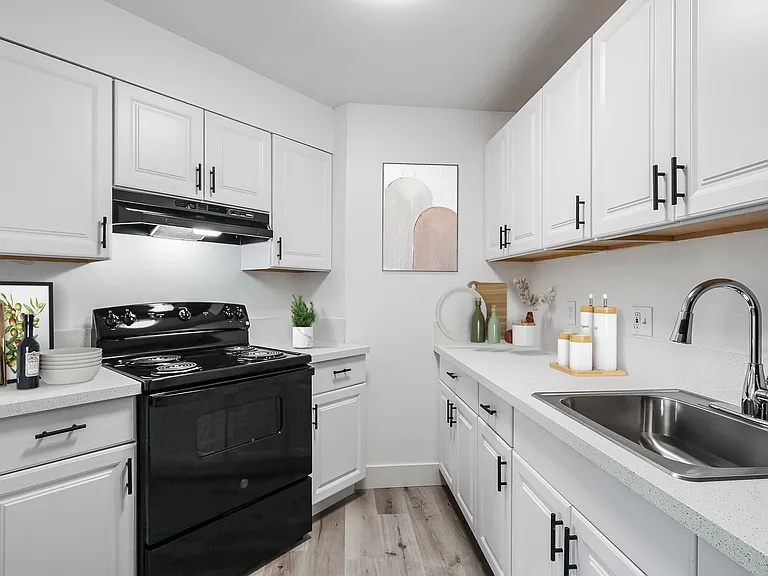Hillcrest Apartments — Photo 13
