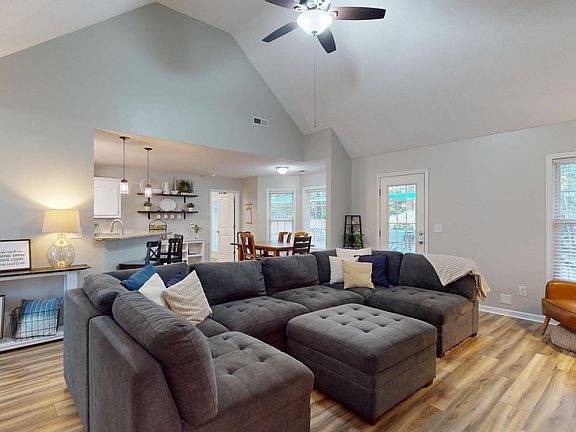 4th image of 2501 Foxcroft Cir