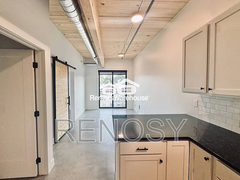 2701 Ingersoll Ave #204 — Photo 7