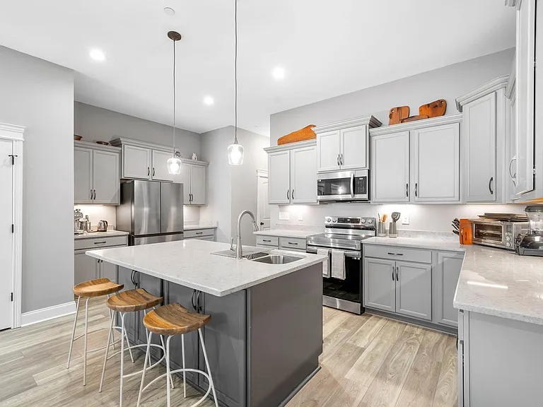 132 Savannah Ave — Photo 12