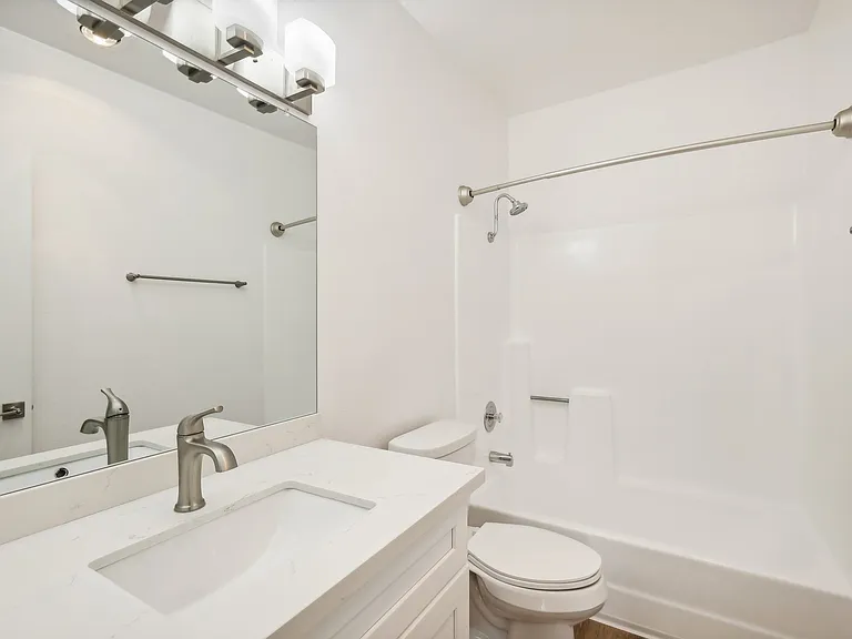 Valle at 9151 Kenwood — Photo 15