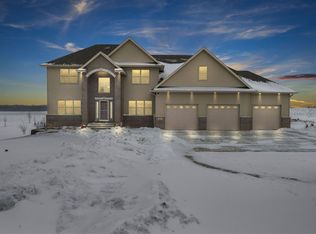 4001 Ranchero Rd, Cedar Falls, IA 50613