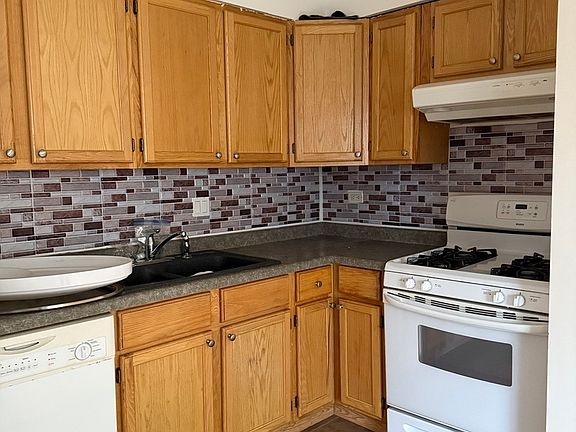 5th image of 383 Wilmington Dr Unit E