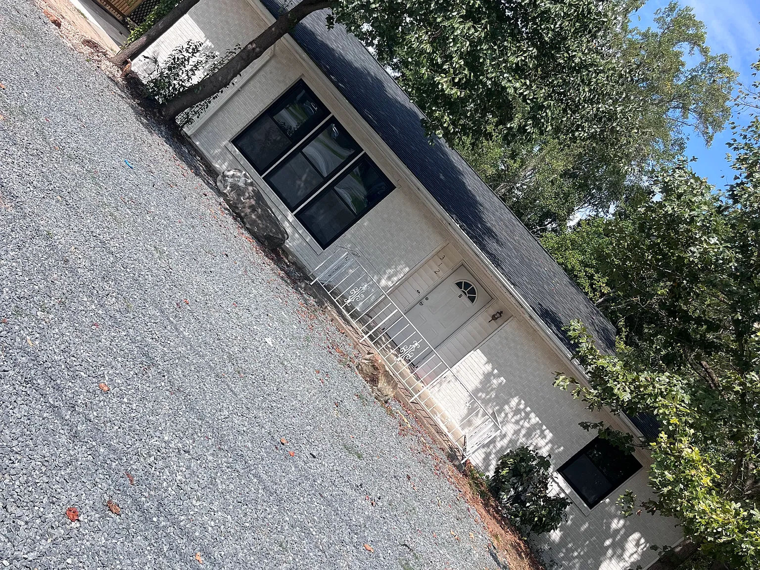 2 bed, 700 sqft, $1,100 — Photo 2