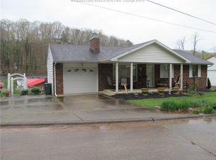 112 Fairview Dr, Nitro, WV