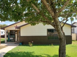 505 Nueces St, Cotulla, TX 78014
