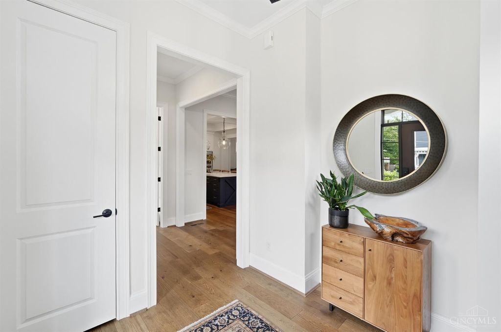 1228 Grace Ave, Cincinnati, OH - View 3