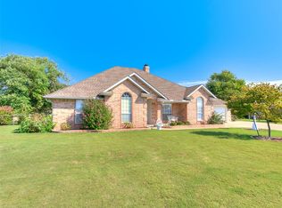701 SE 34th St, Moore, OK 73160