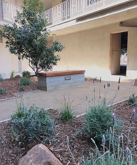 Fountainebleu Apartments — Photo 35