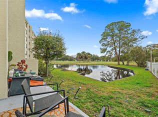 225 Country Club Dr #1106, Largo, FL 33771