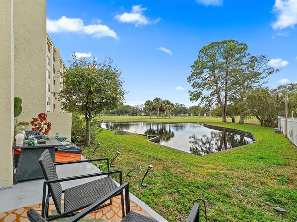 225 Country Club Dr #1106, Largo, FL 33771