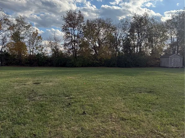 Condor Dr, Decatur, IL 62526