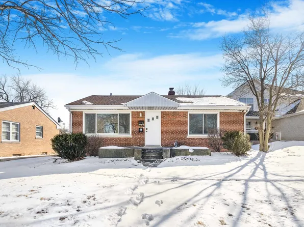 37 E Quincy St, Westmont, IL 60559