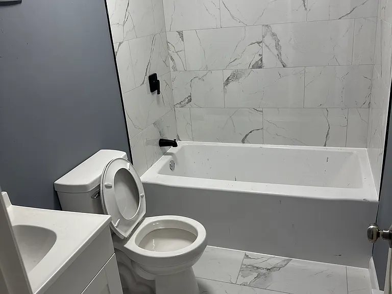 1210 Reservoir Ave #4 — Photo 4