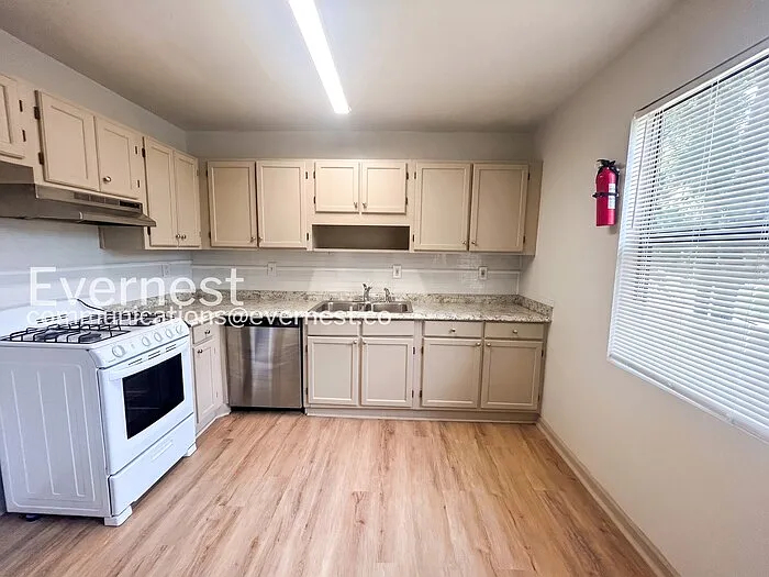 2 bed, 1.0 bath, 850 sqft, $1,295 — Photo 3