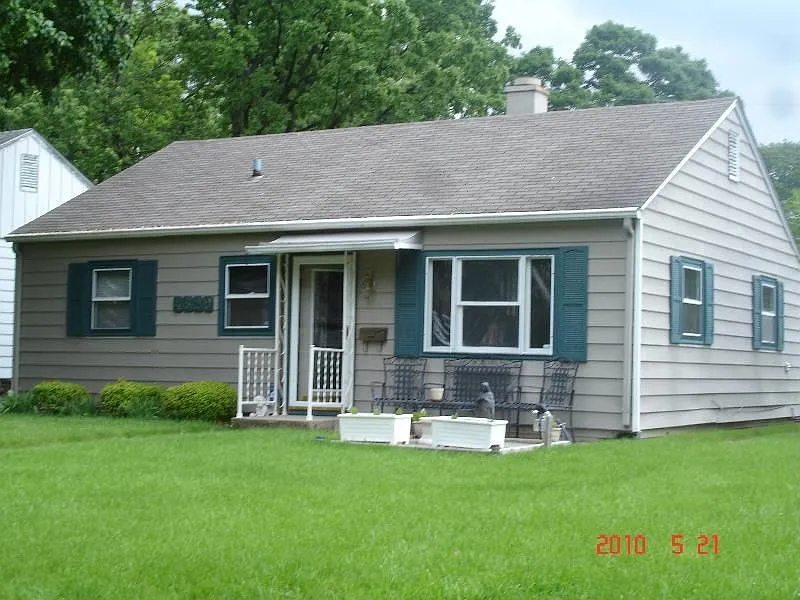 4529 Smith St photo 1