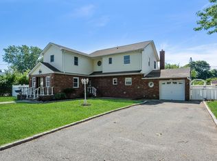 2472 Neptune Ave, Seaford, NY 11783