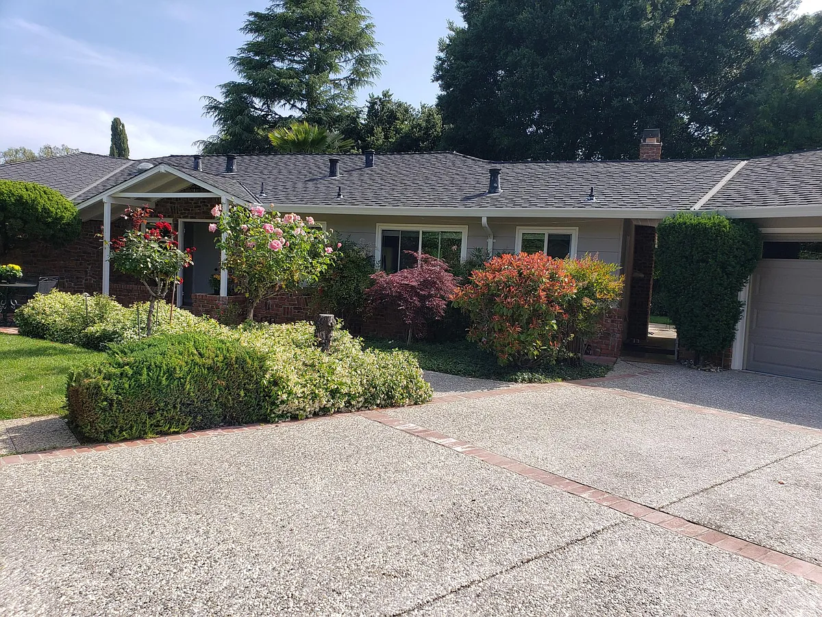 Front view - 53 Solana Dr