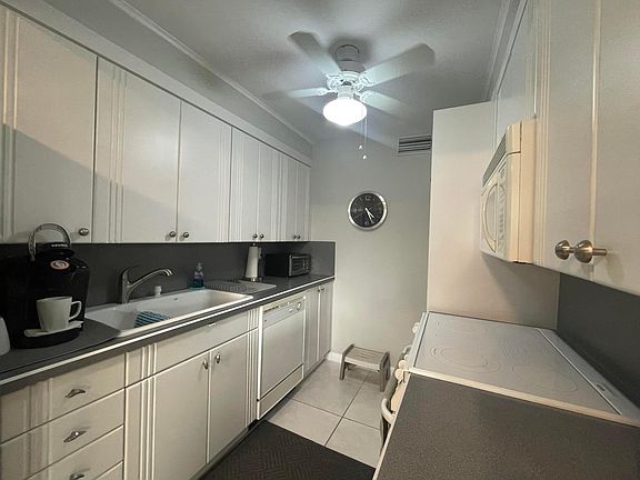 4th image of 2083 Newport S
