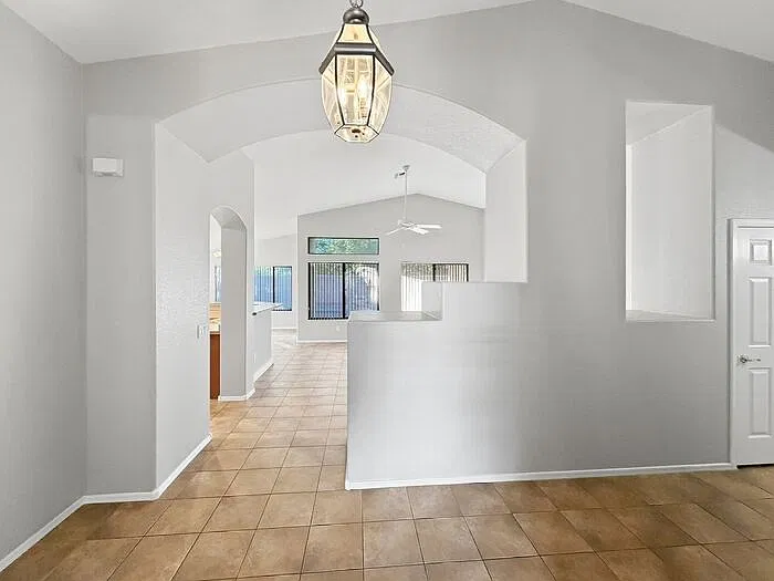 3 bed, 2.0 bath, 1860 sqft, $2,500 — Photo 4