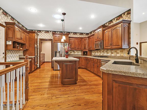 2nd image of 24 Rolling Green Ct
