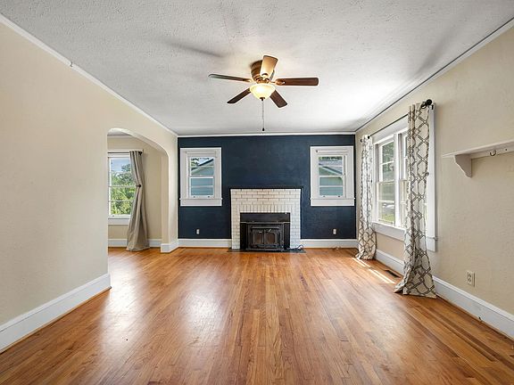4th image of 130 Oak St