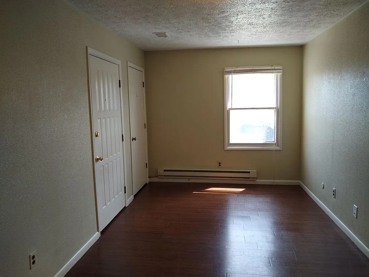 Building Photo - 107 N Dunn St #111
