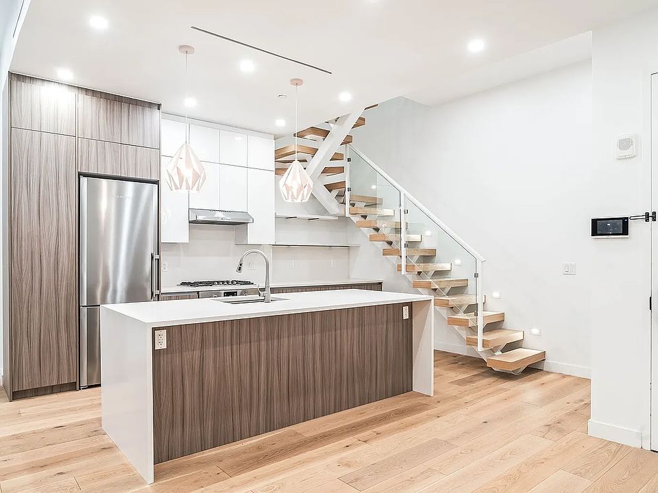 1st image of 249 East Dr #50-1