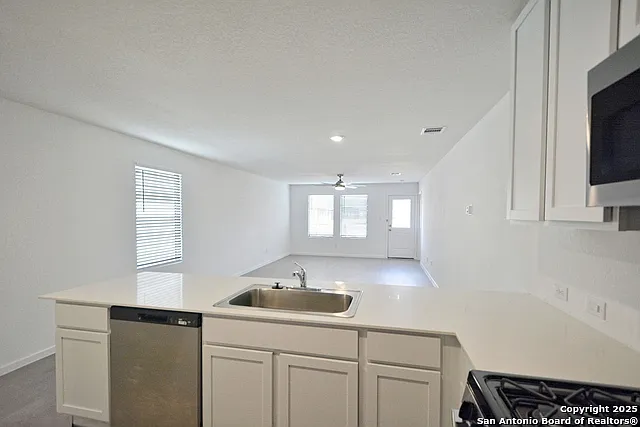 3 bed, 2.0 bath, 1402 sqft, $1,475 — Photo 4
