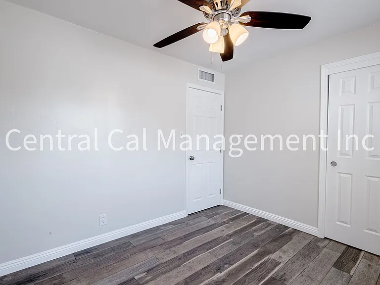 10421 Glenn St — Photo 14