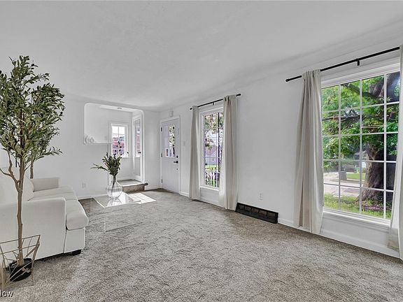 5th image of 349 E Park Ave