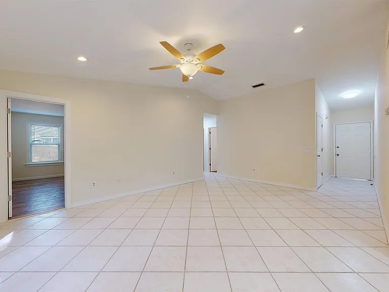 620 Segovia Rd — Photo 6