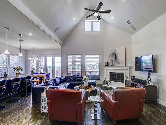005_LivingArea.jpg