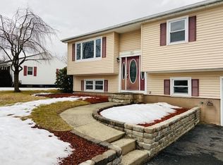 10 Wincrest Dr, Fort Edward, NY 12828