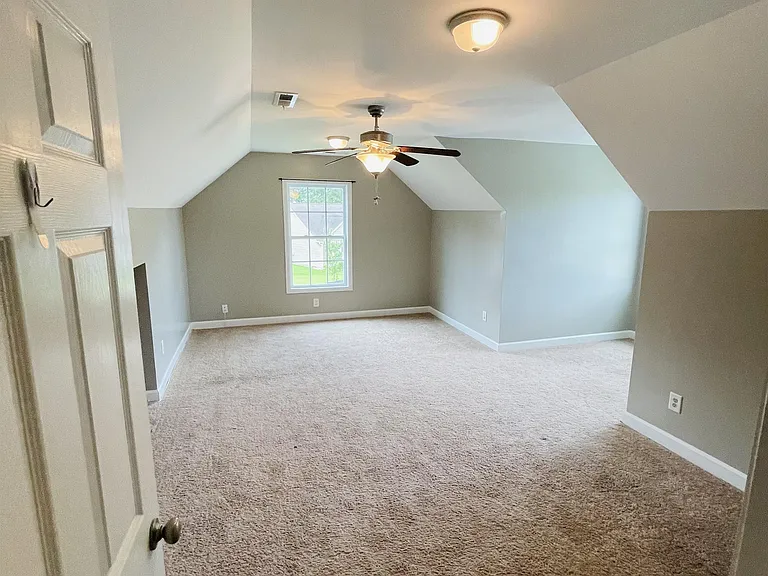303 Elk Ct — Photo 11