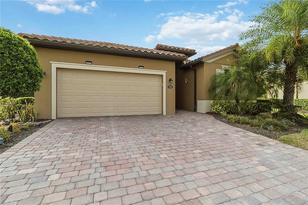 4 bed, 3.0 bath, 2006 sqft, $3,600 — Photo 1