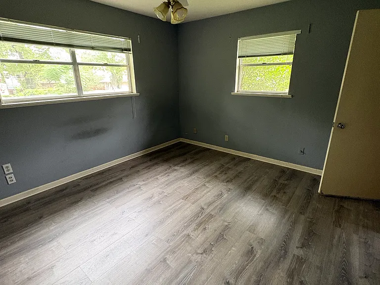 2051 N Woodland St — Photo 11